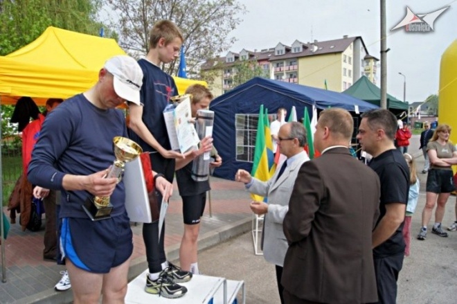 XVI Międzynarodowy Półmaraton Kurpiowski w Ostrołęce - PRZEDBIEGI (09.05.2010) - zdjęcie #51 - eOstroleka.pl